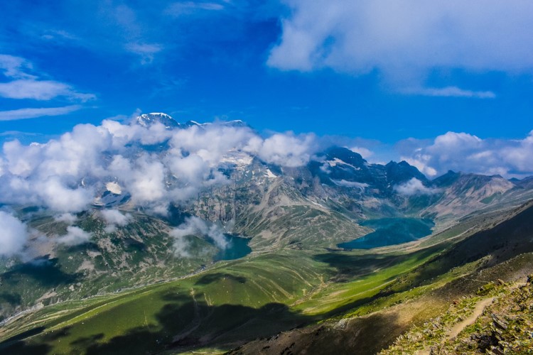 Reasons to Make the Great Lakes Kashmir Trek Right Now