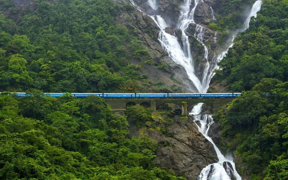 You are currently viewing Dudhsagar Waterfalls Trip in Goa
