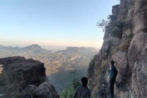 Read more about the article Pachmarhi Climbing Challenge